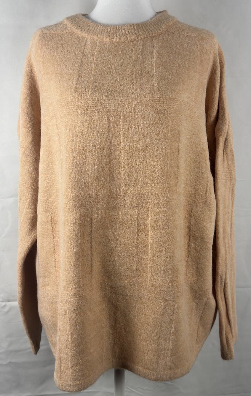 NWT Main Strip Super Soft Coral Fuzzy Knit Crew Neck Sweater SZ Small